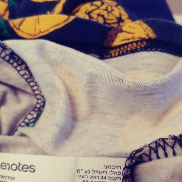 yellow pinapples, and black background +green leaves - Picture 5 of 6